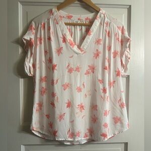 ⭐️ 3/$10 GAP White Blouse with Pink Flowers